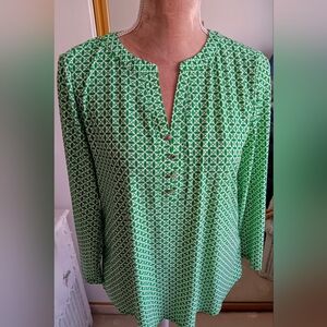 Anne Klein-Green & White Geometric Print Blouse NWT